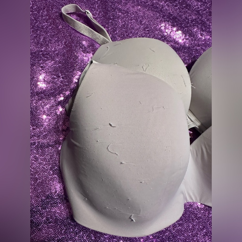 Two Vs Bras - image 3